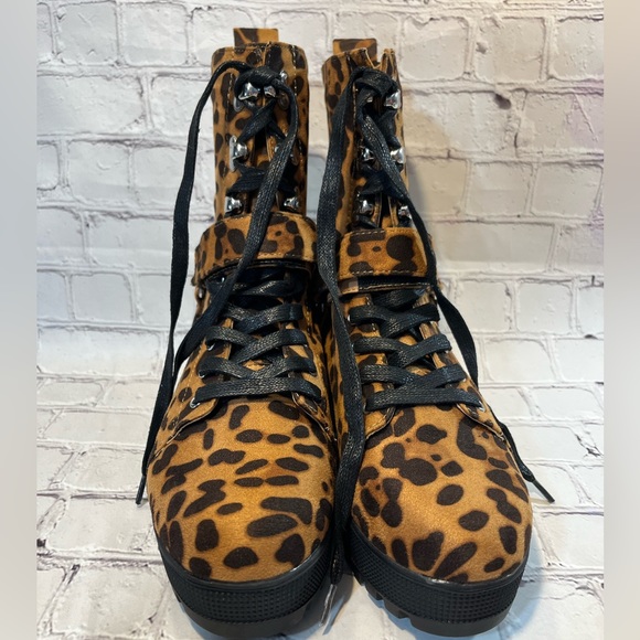 WILD DIVA Platform Combat Boots Faux Suede Animal Print-8 - Picture 3 of 8